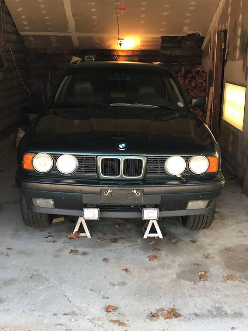 Illustration for article titled This Manual 1993 BMW 525i Wagon Actually Has a V12 From an 8 Series